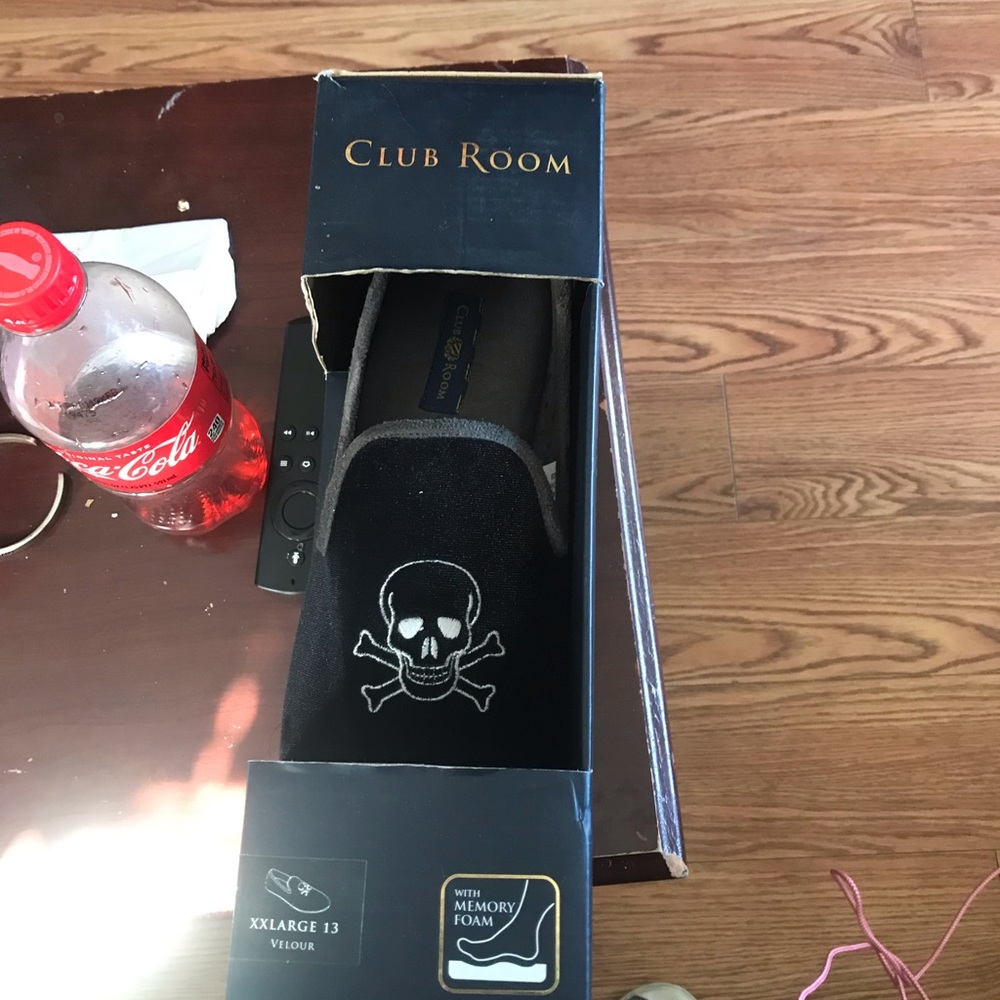 Brand new men’s skull slippers